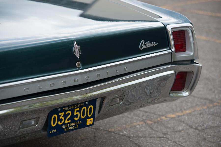 Детали экстерьера Oldsmobile Cutlass Supreme Holiday Coupe (3807) 1967 года  (фото 5 из 11)
